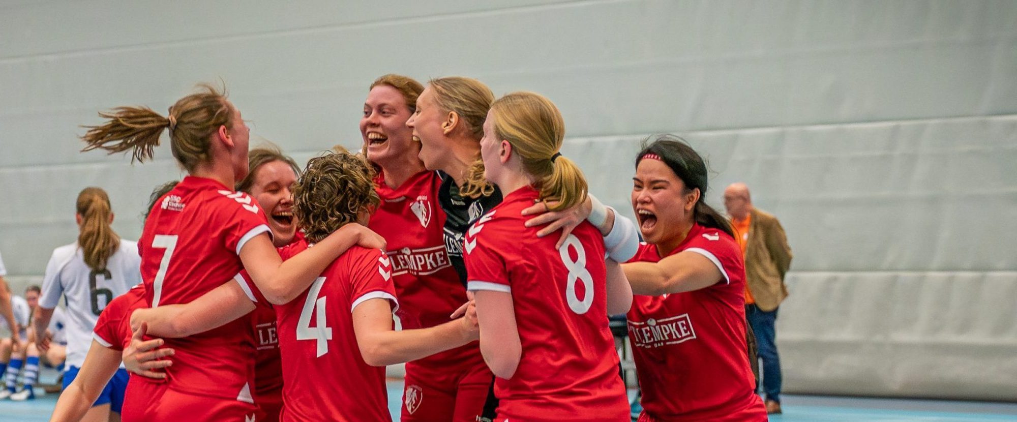 Totelos zoekt dames!